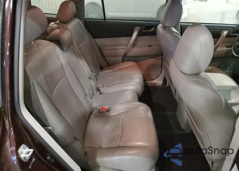 2012 Toyota Highlander Base z USA, uszkodzony, nr VIN 5TDBK3EH8CS105132